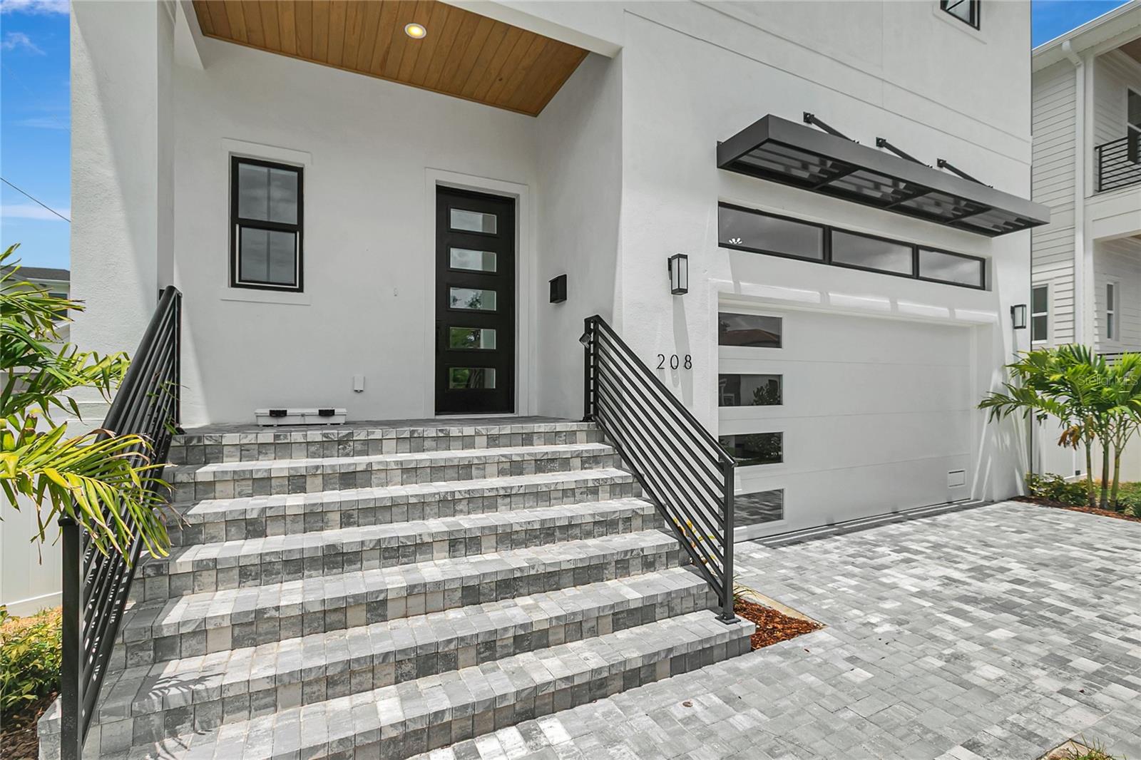 208 CHIPPEWA AVE