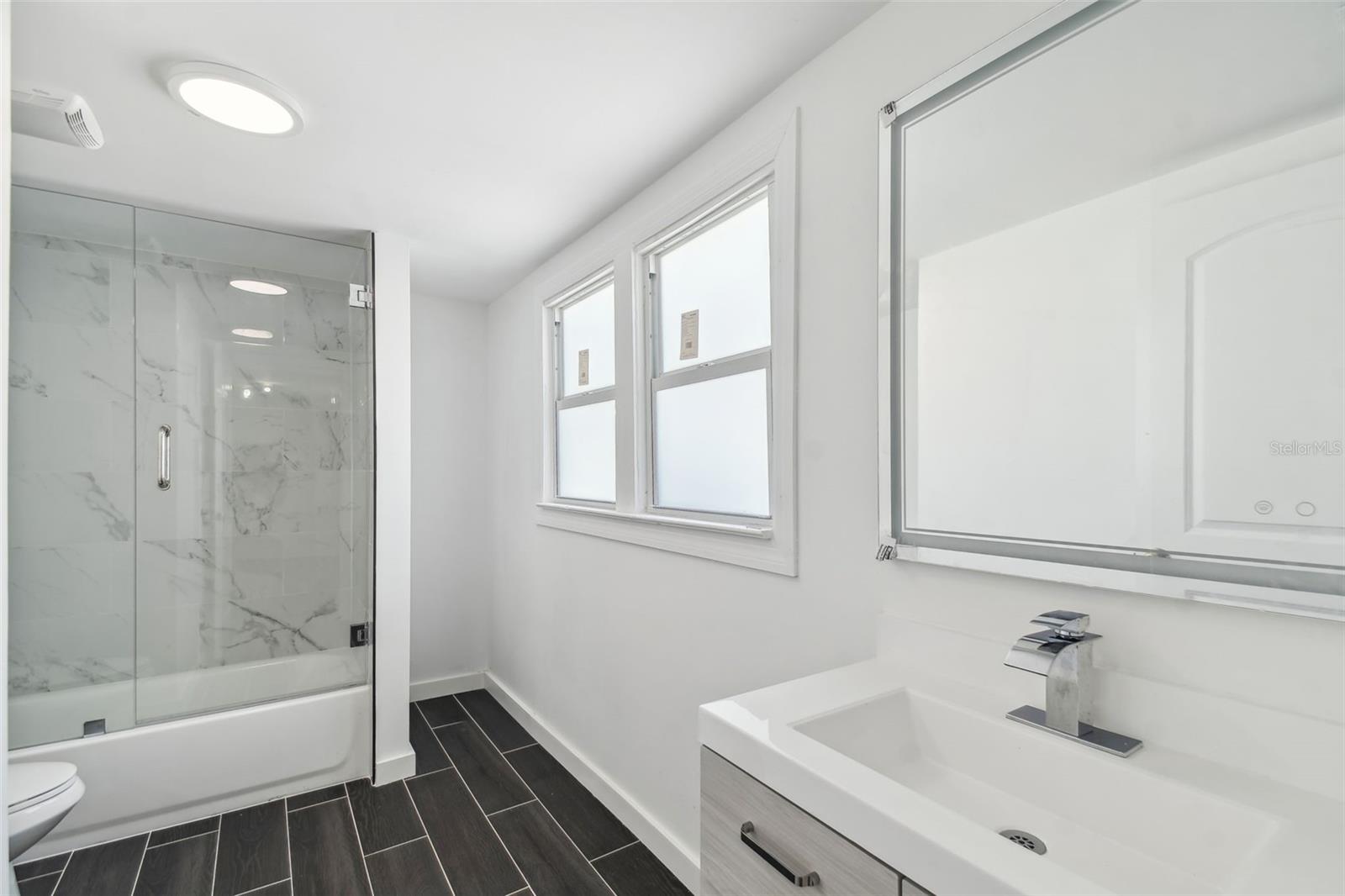 1406 E 21ST AVE