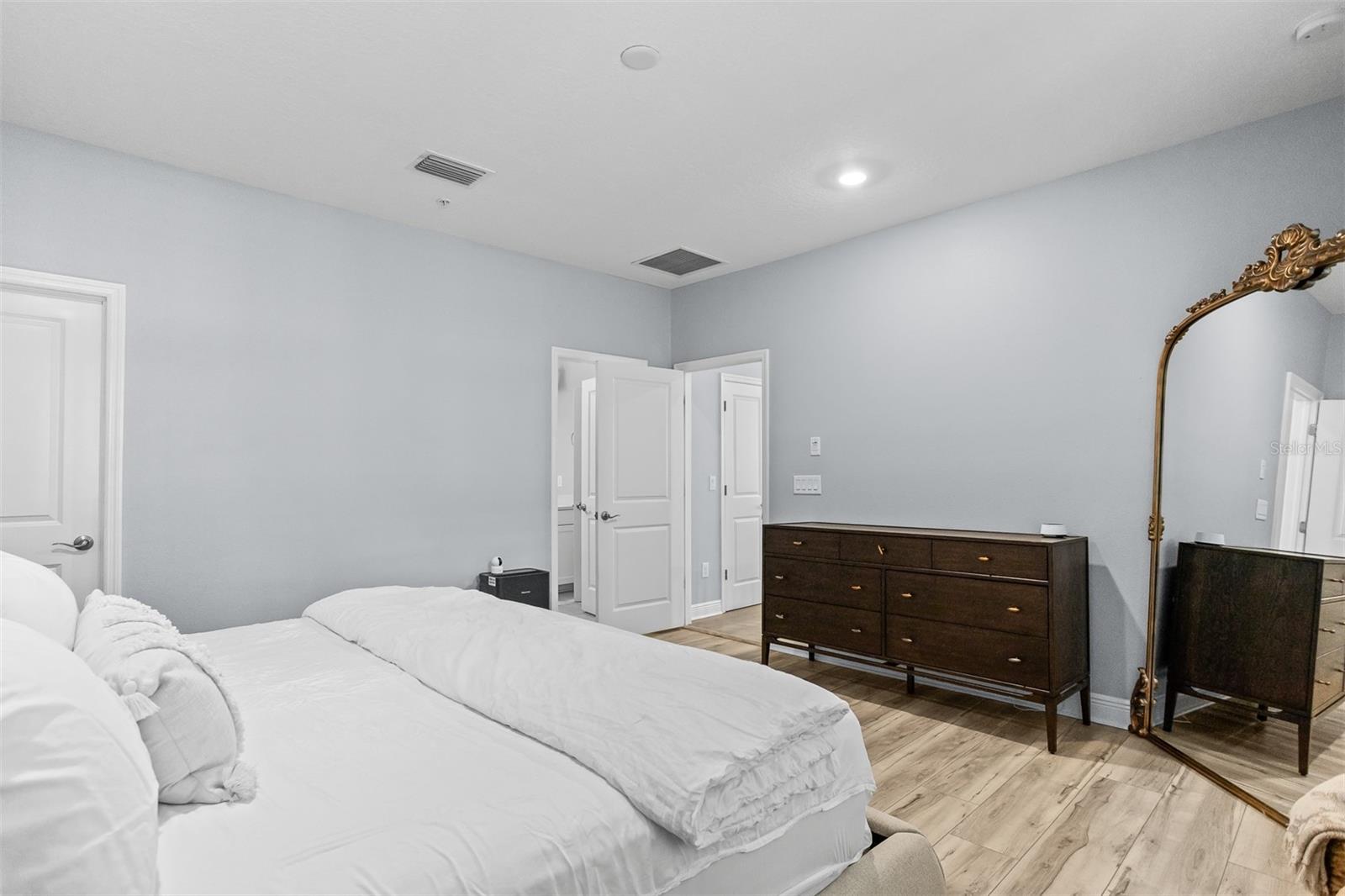 412 S ALBANY AVE #3
