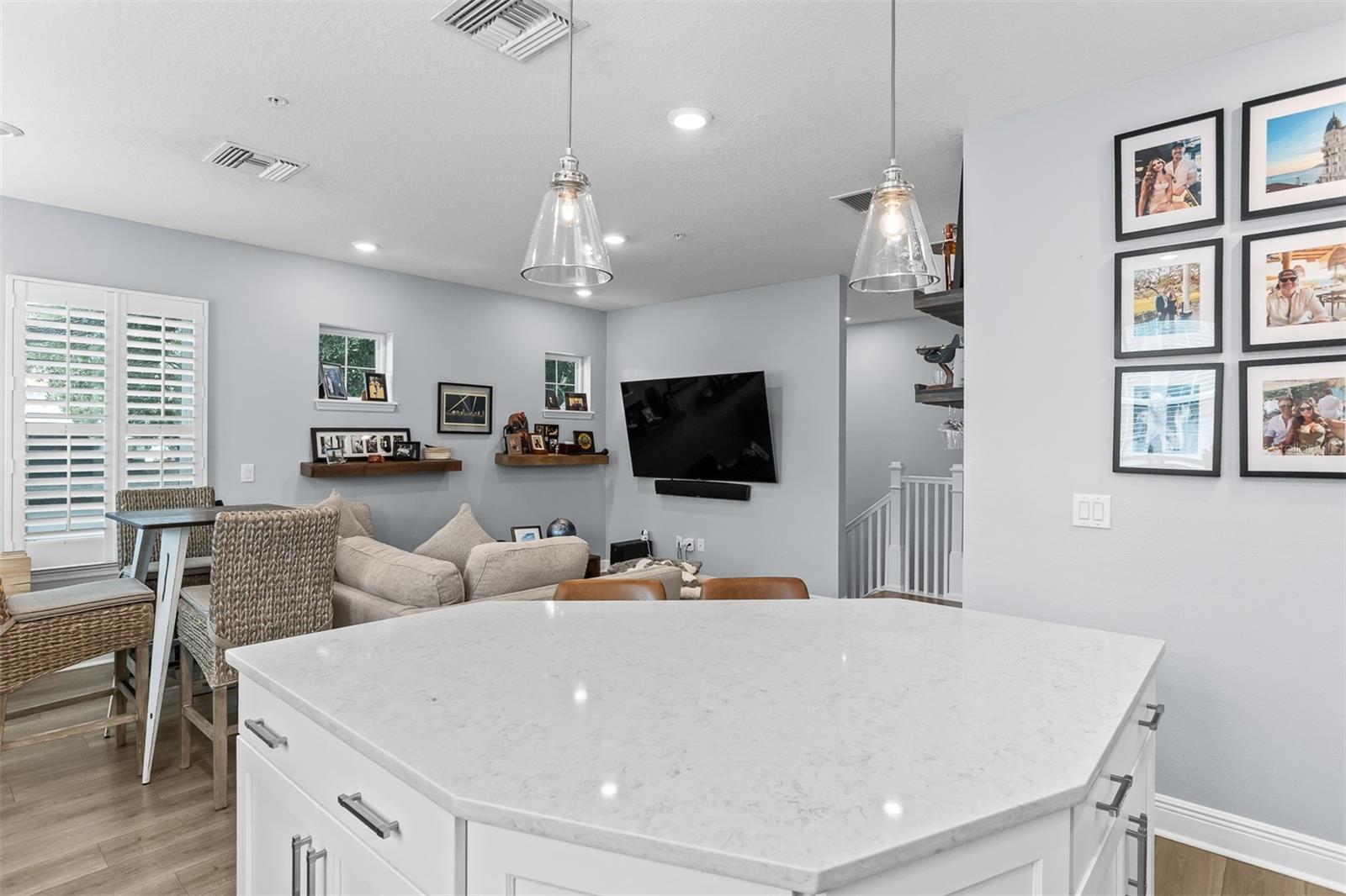 412 S ALBANY AVE #3