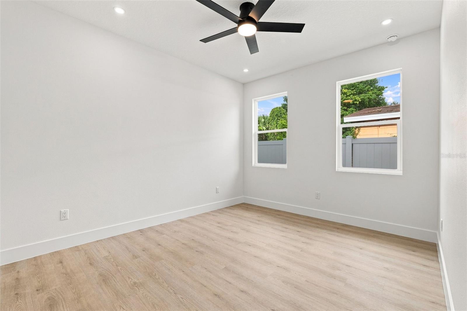 3008 E OSBORNE AVE