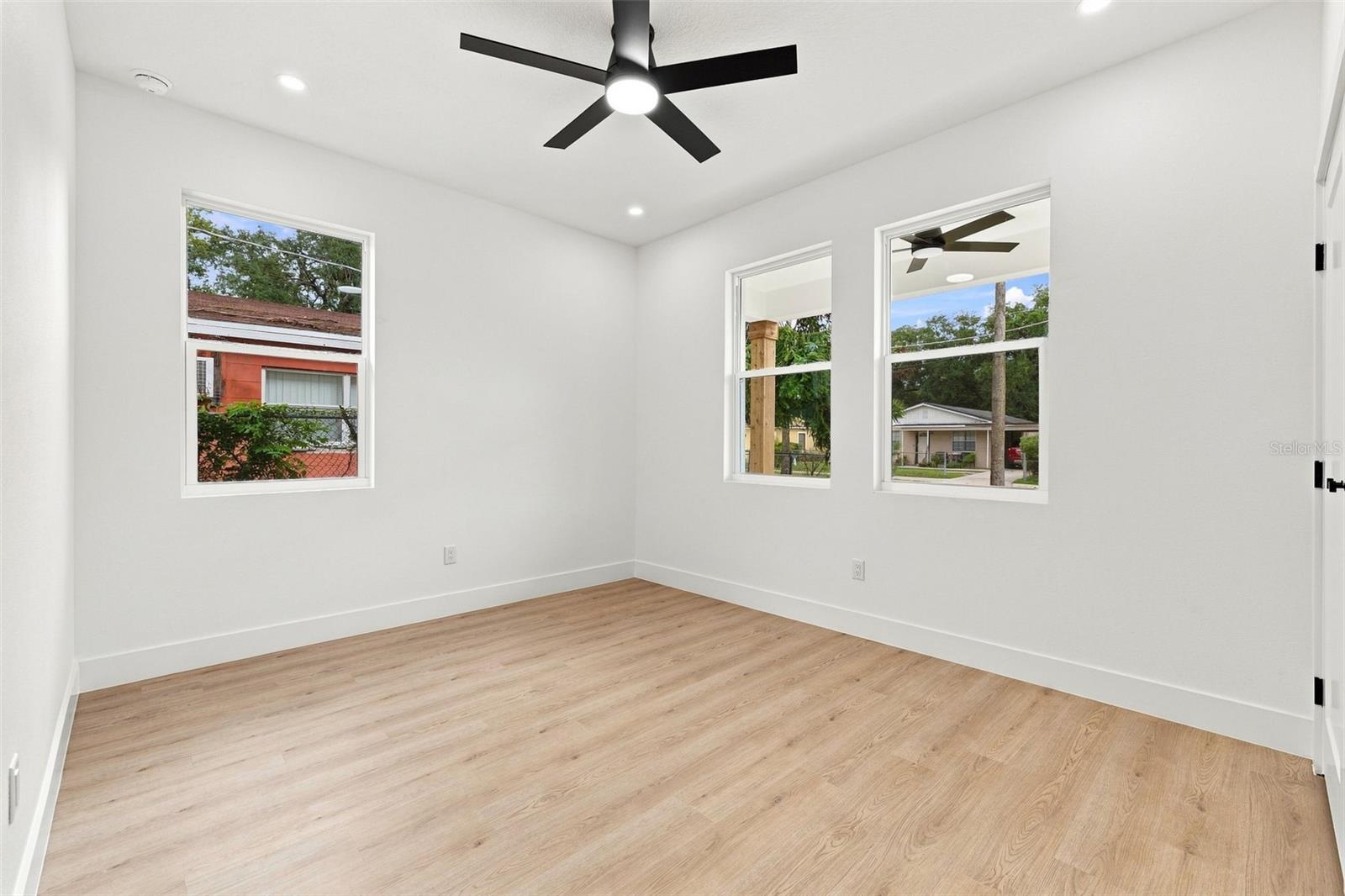 3008 E OSBORNE AVE