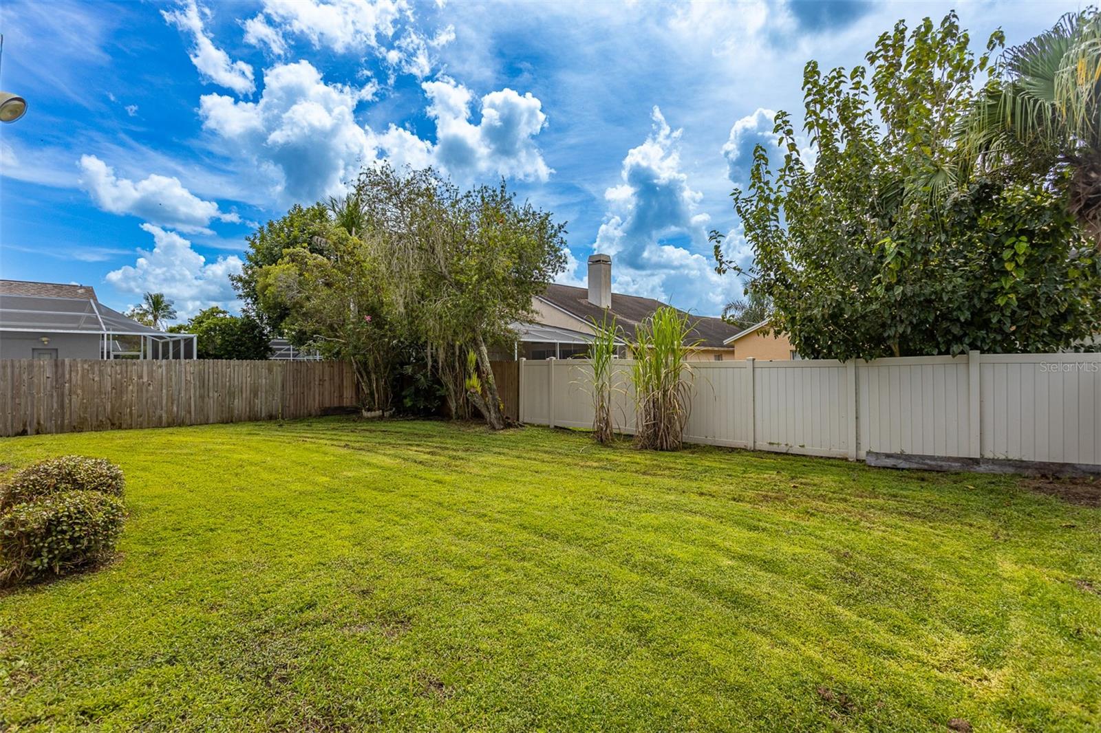 18120 PALM BREEZE DR