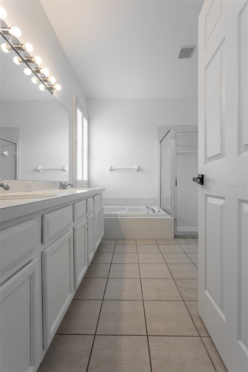 18120 PALM BREEZE DR