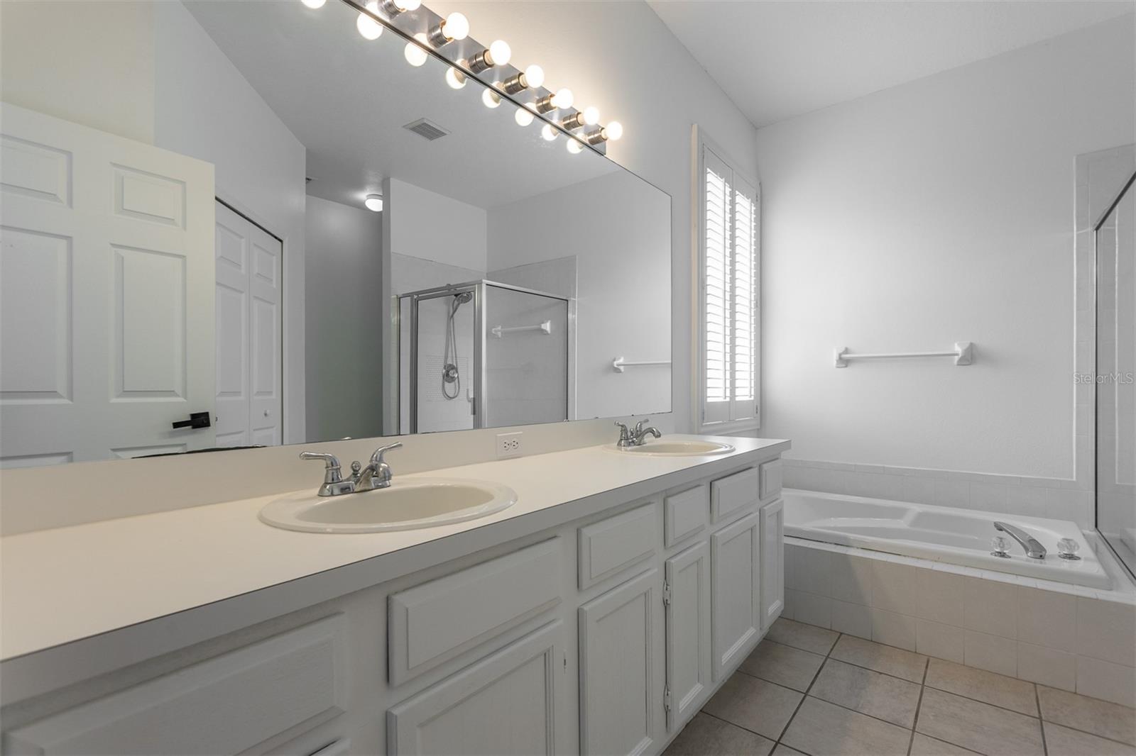 18120 PALM BREEZE DR