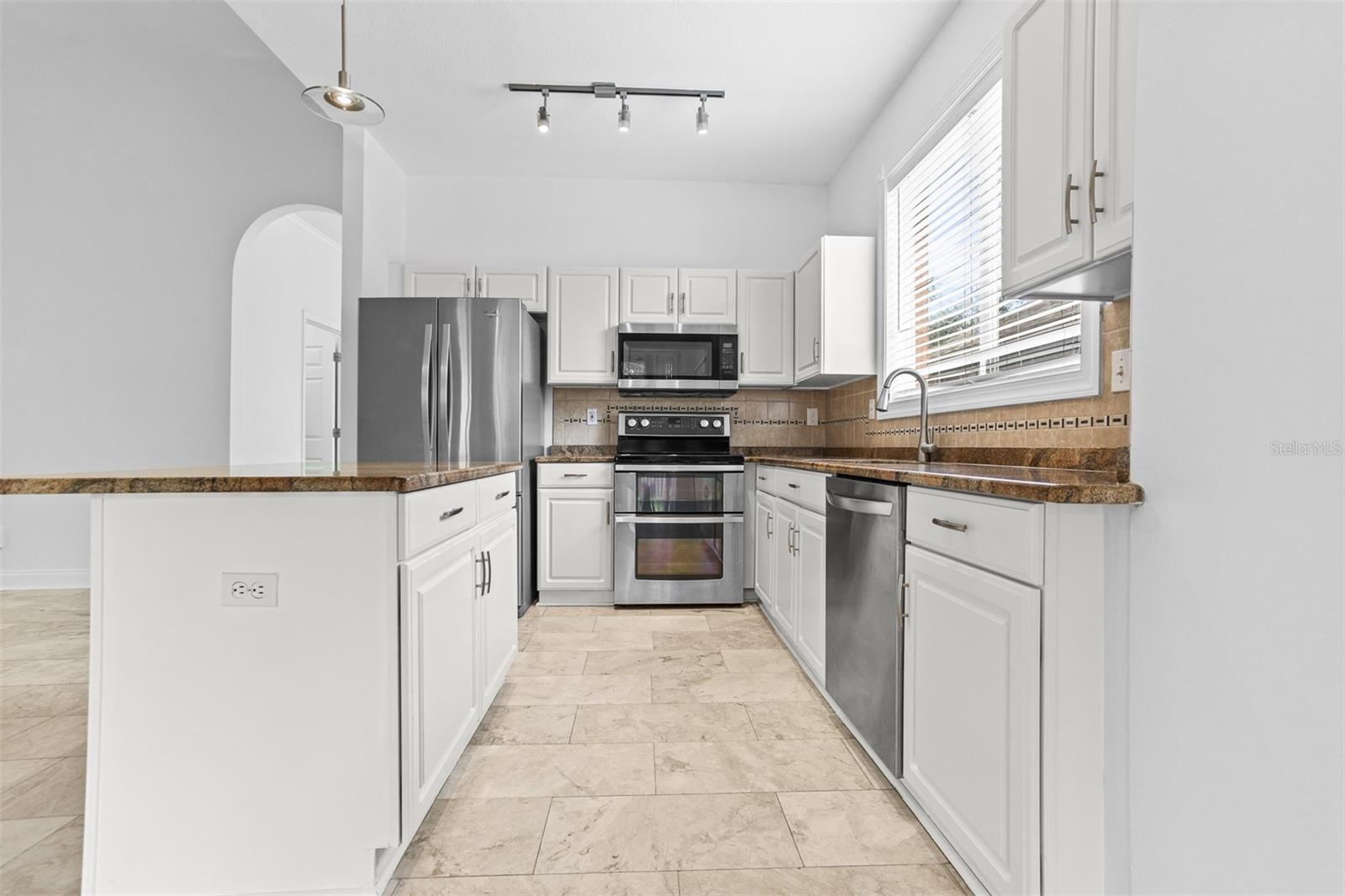 18120 PALM BREEZE DR