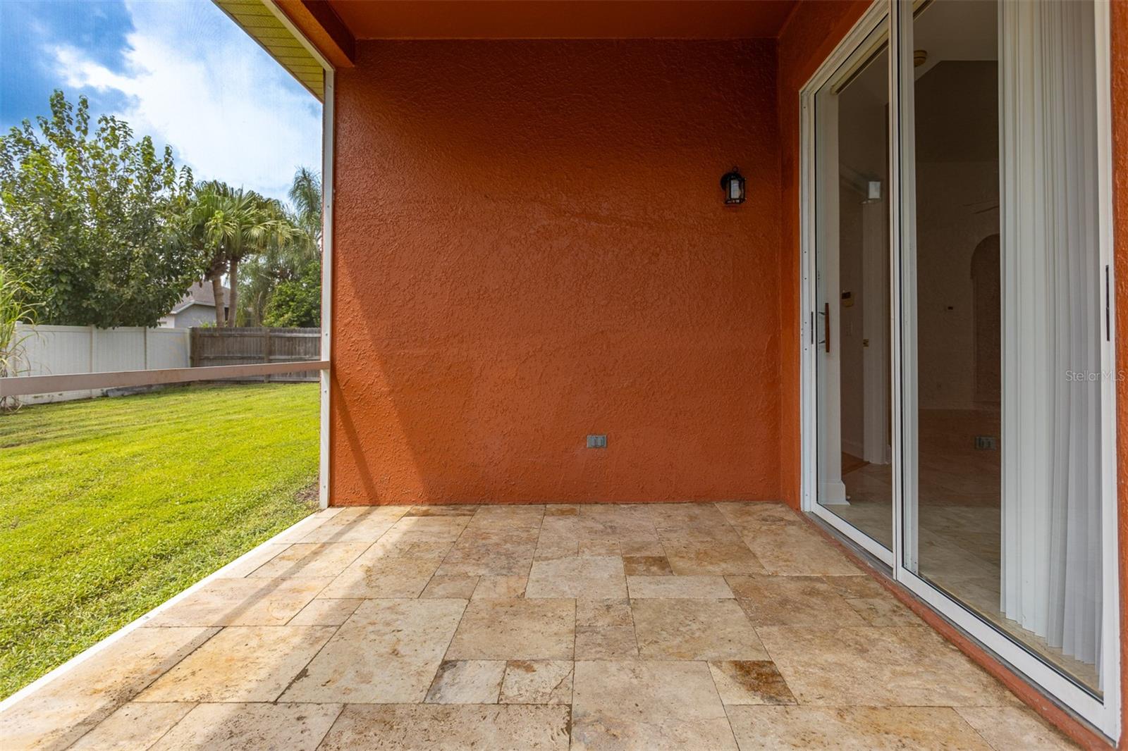 18120 PALM BREEZE DR