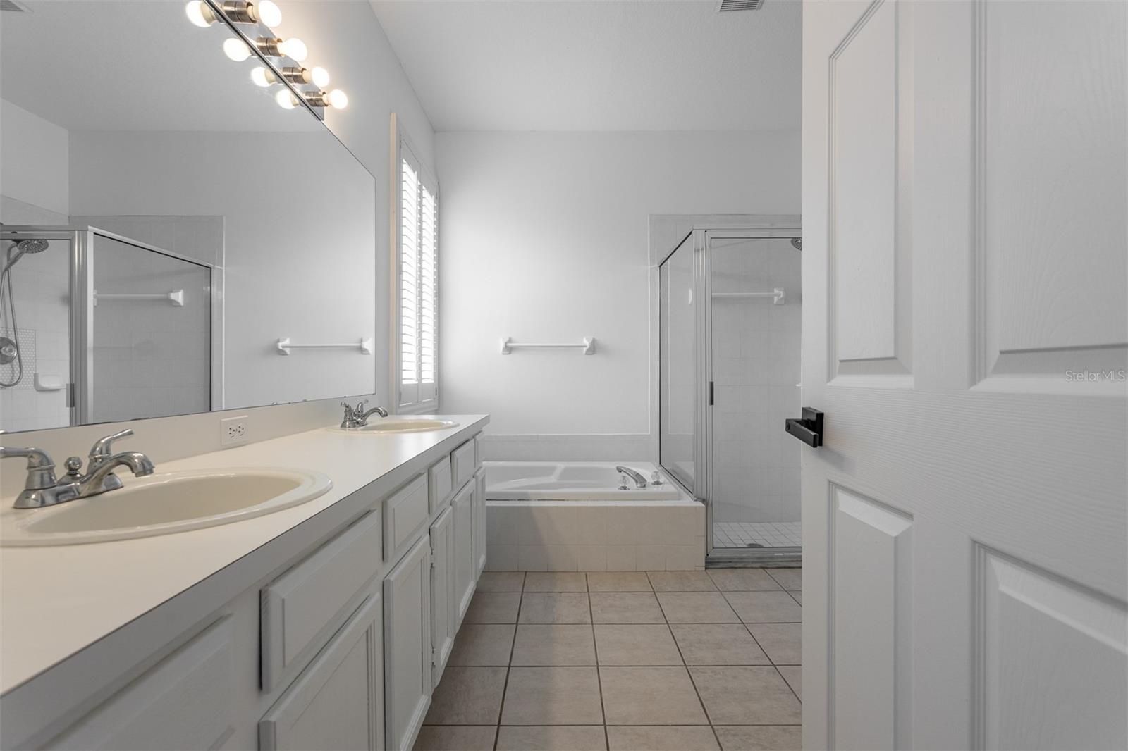 18120 PALM BREEZE DR