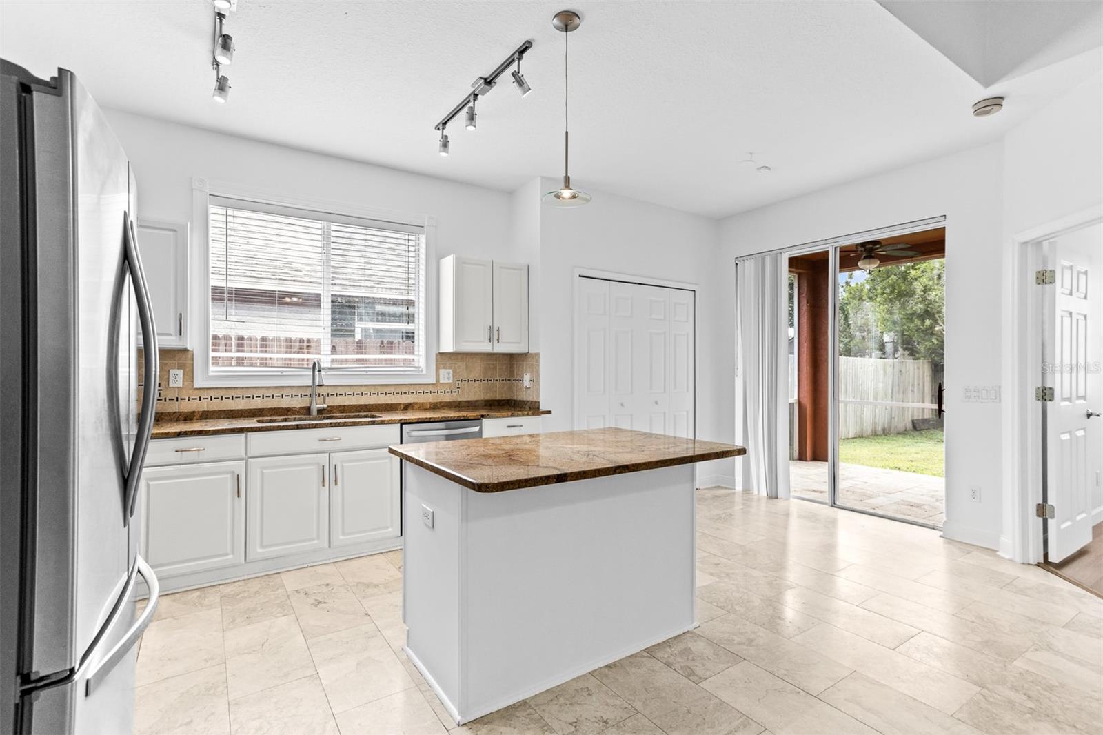 18120 PALM BREEZE DR