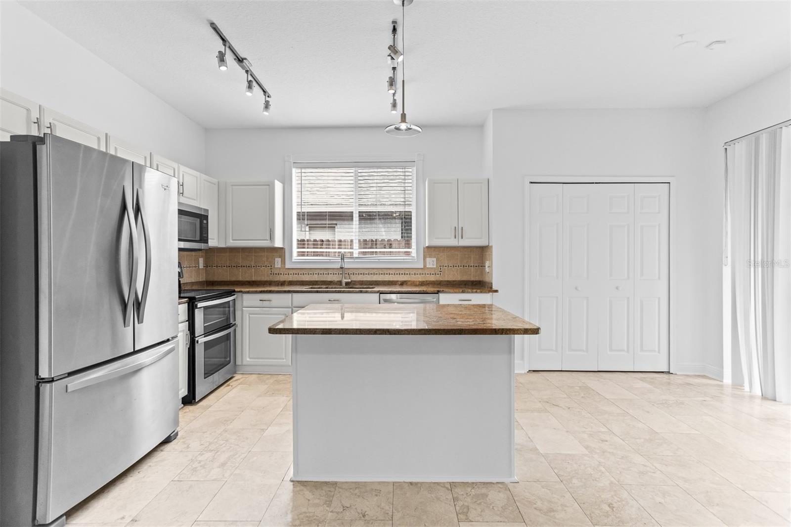 18120 PALM BREEZE DR