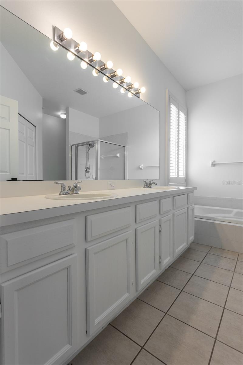 18120 PALM BREEZE DR