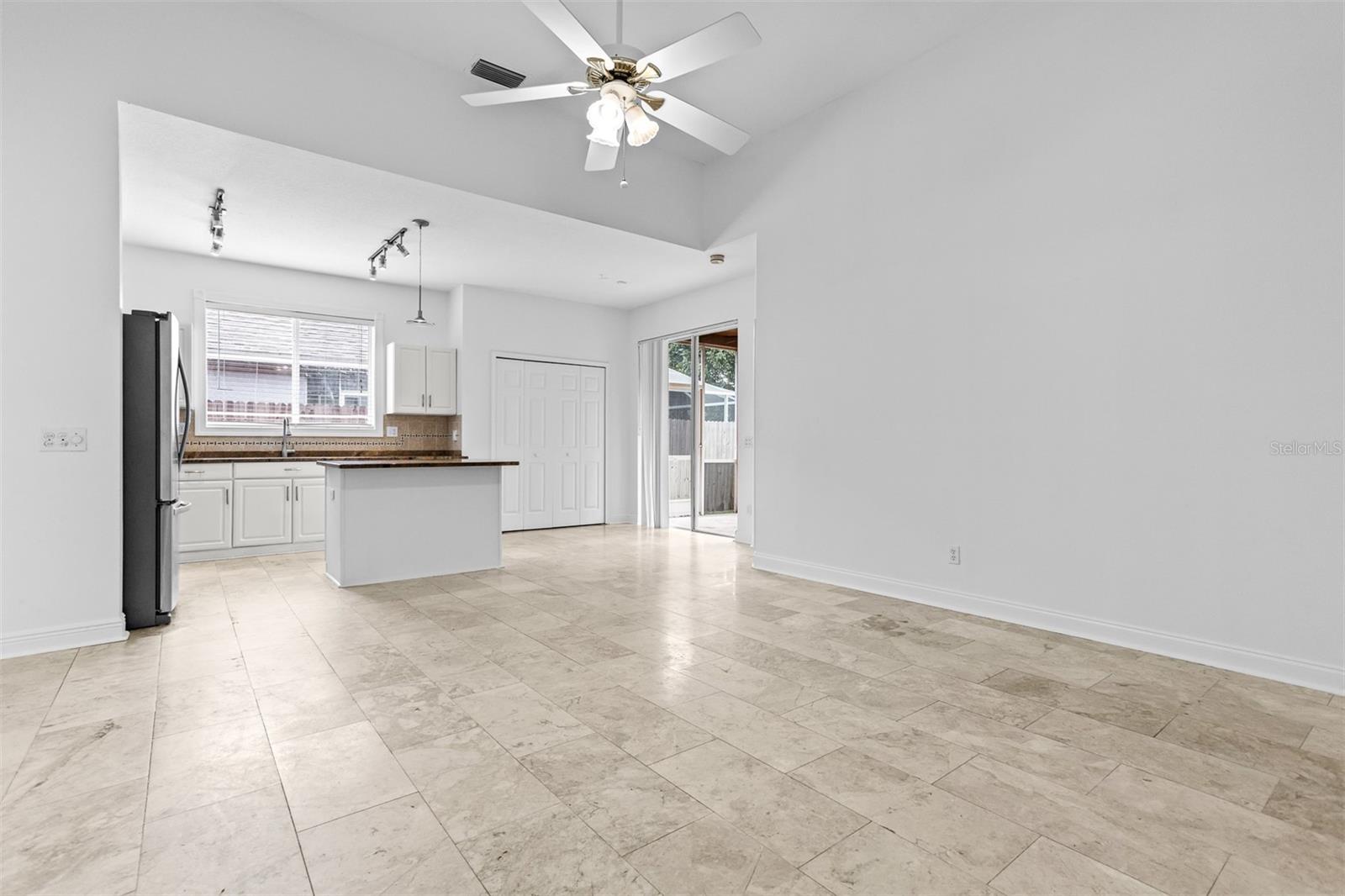 18120 PALM BREEZE DR