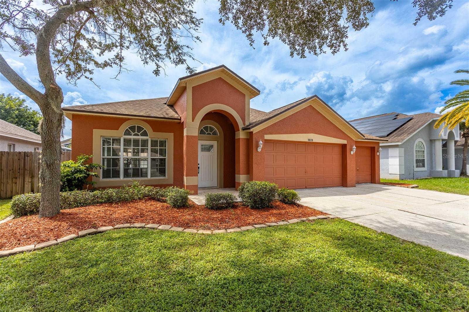 18120 PALM BREEZE DR