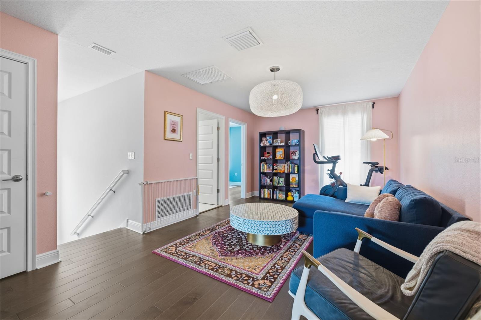 2422 W CARMEN ST