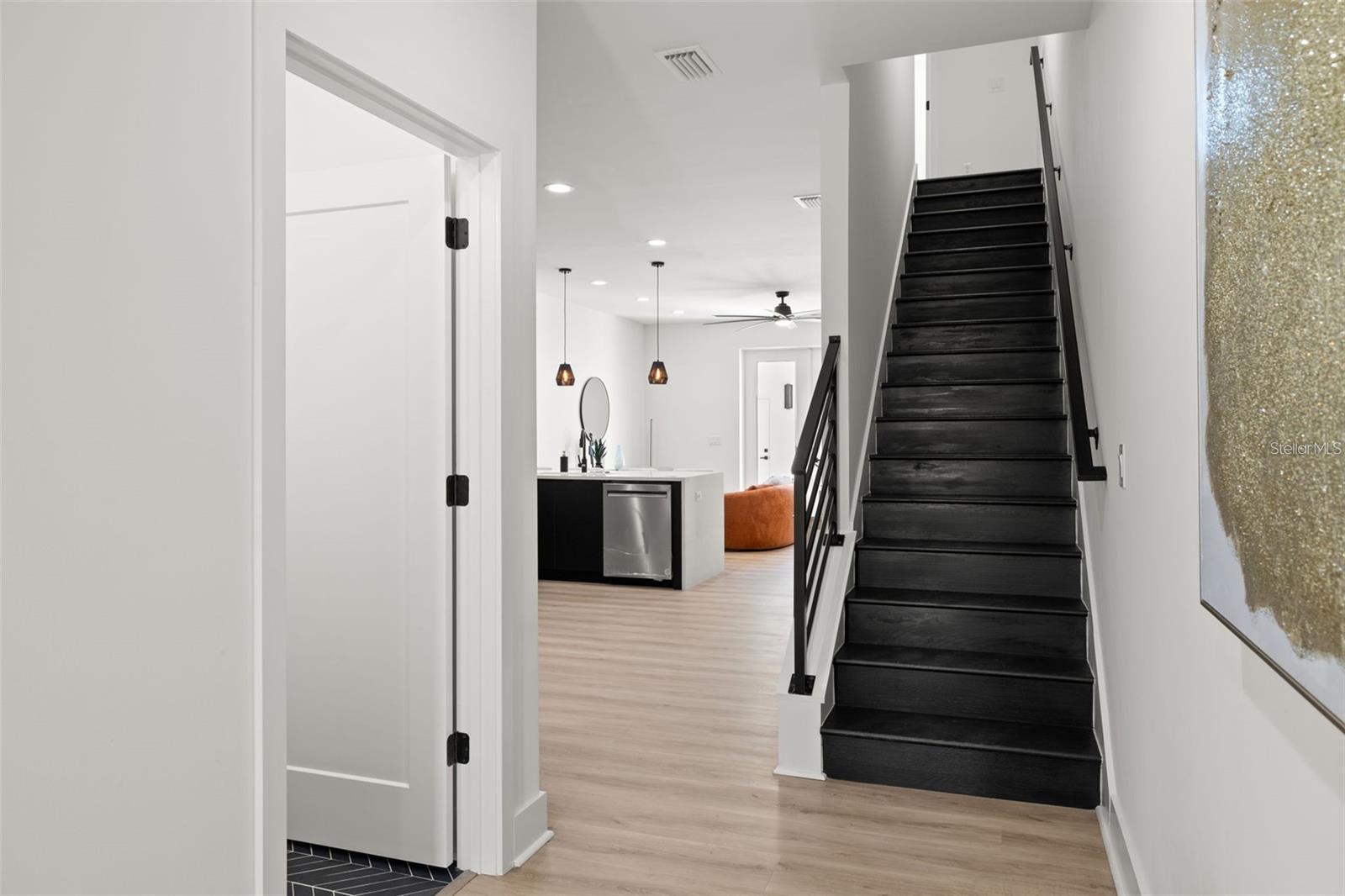 412 W AMELIA AVE #1
