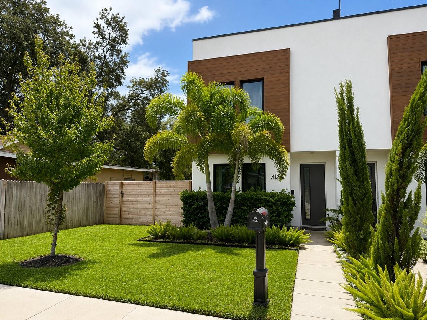 412 W AMELIA AVE #1