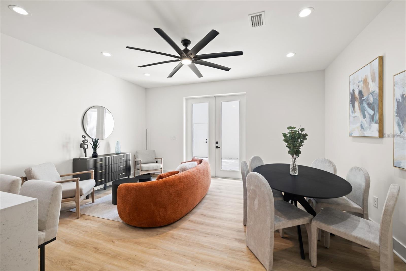 412 W AMELIA AVE #1