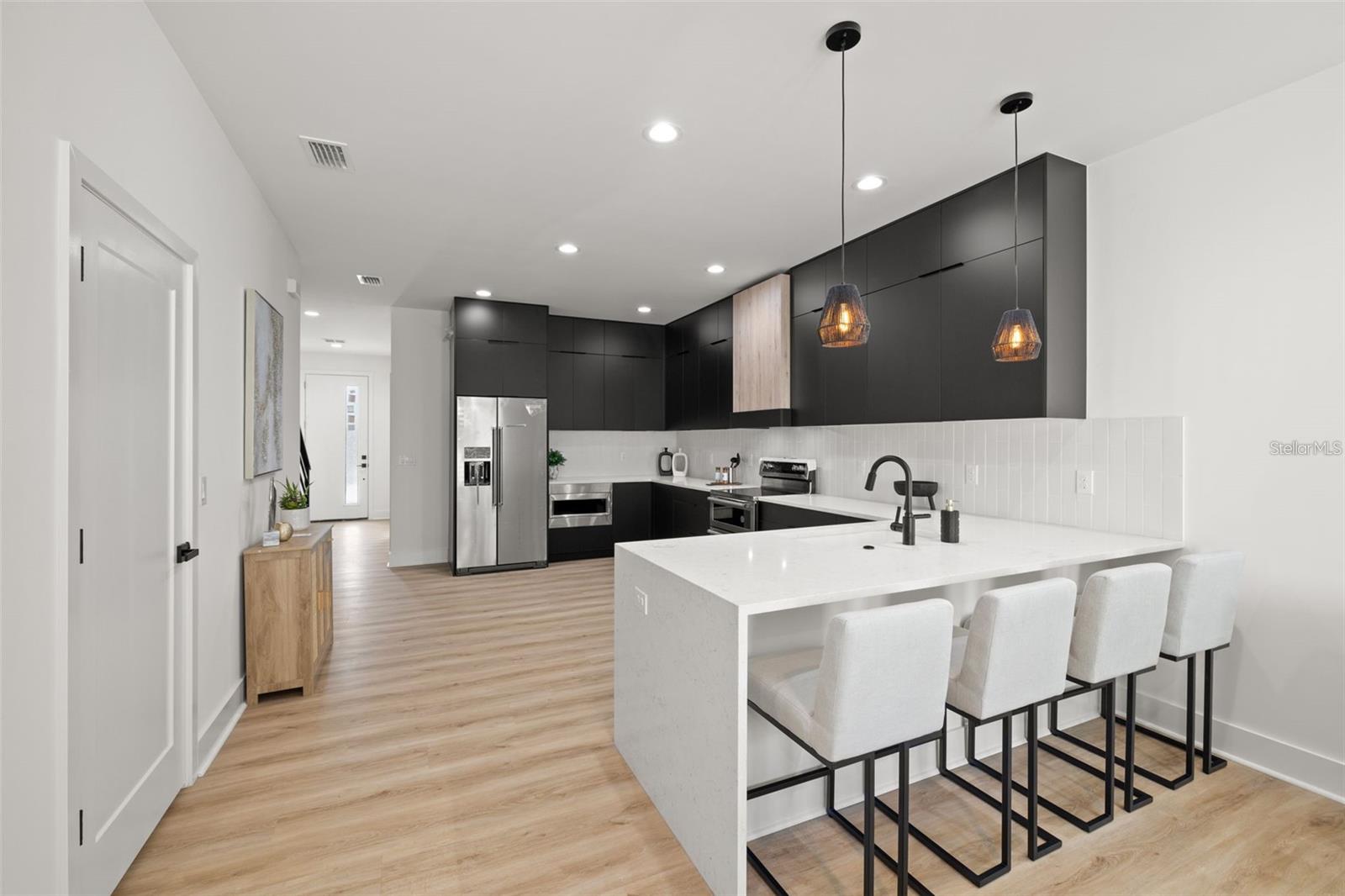 412 W AMELIA AVE #1