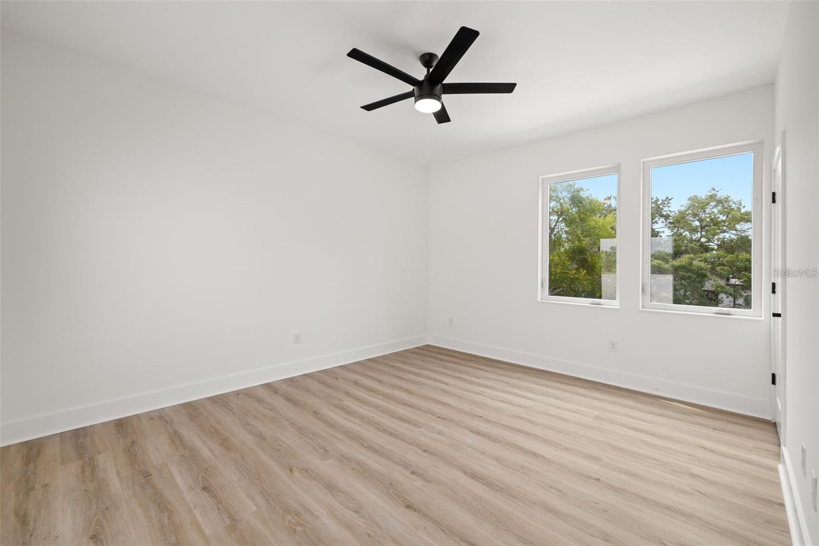 412 W AMELIA AVE #1