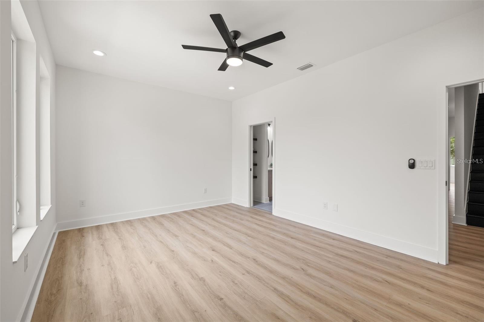 412 W AMELIA AVE #1