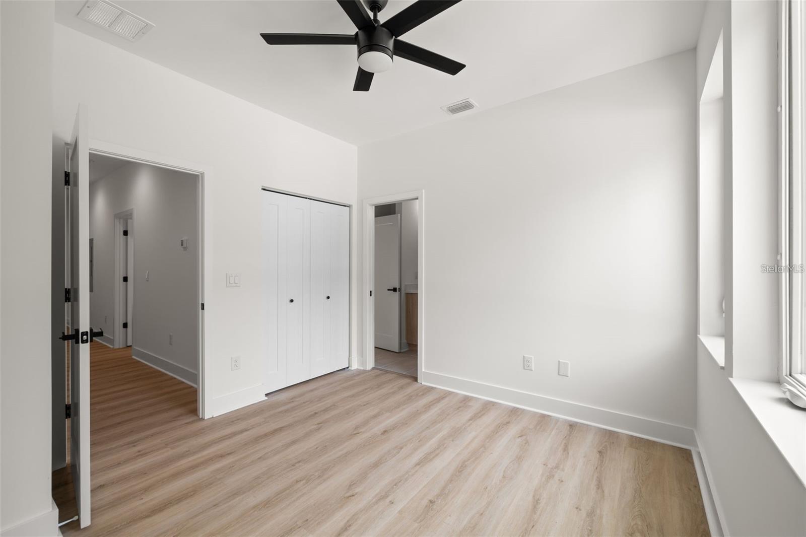 412 W AMELIA AVE #1