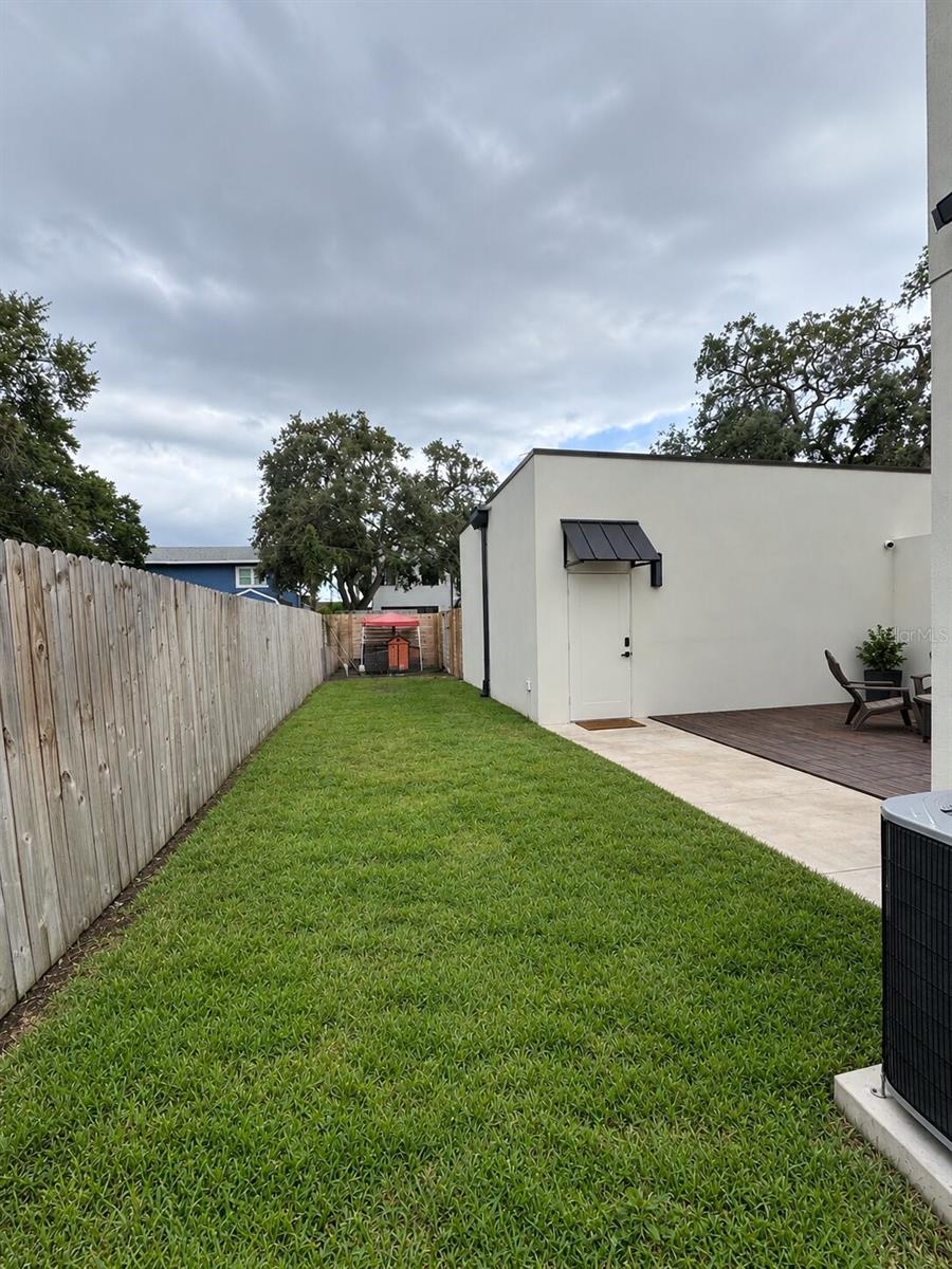 412 W AMELIA AVE #1