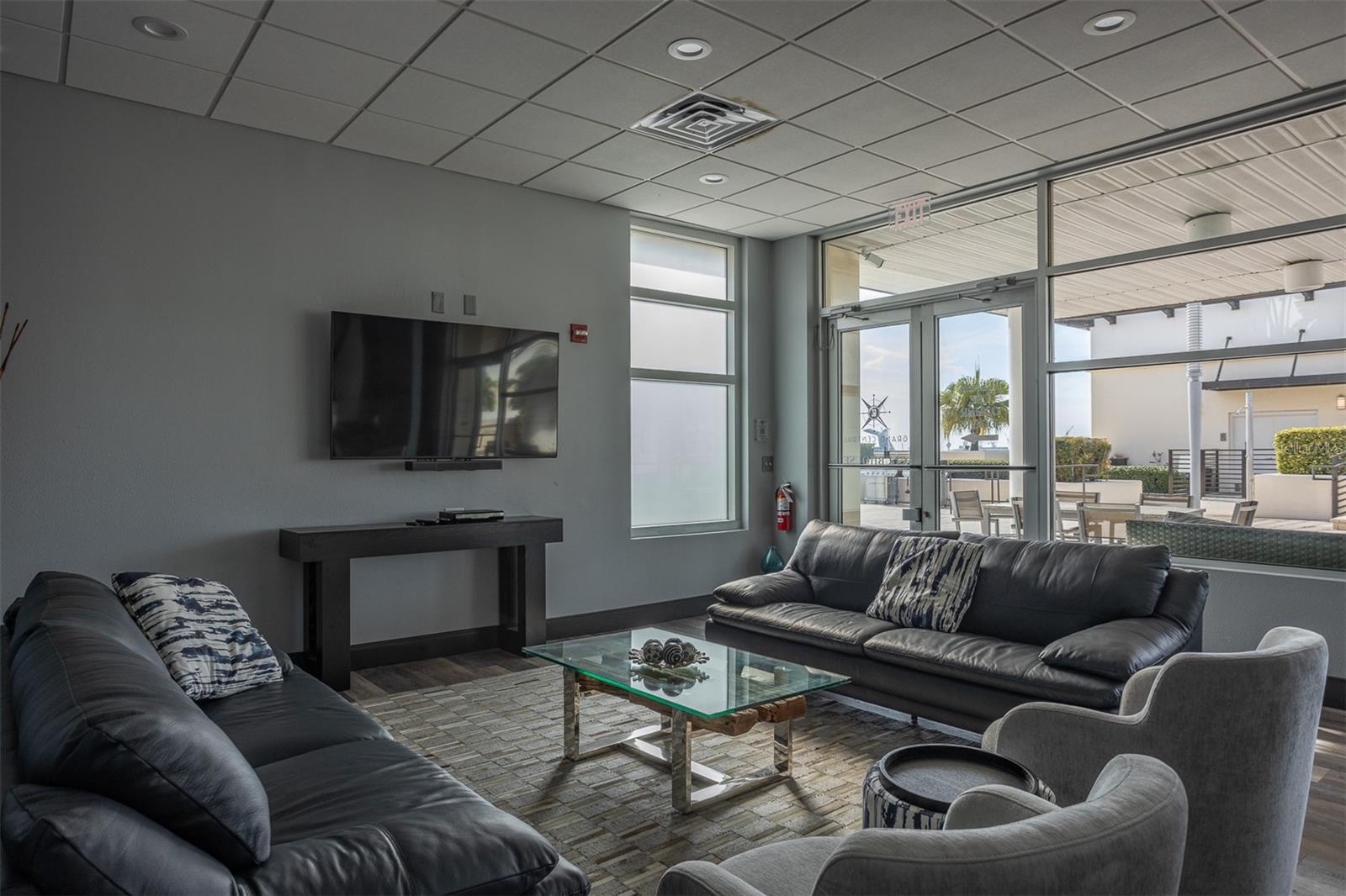 1208 E KENNEDY BLVD #518