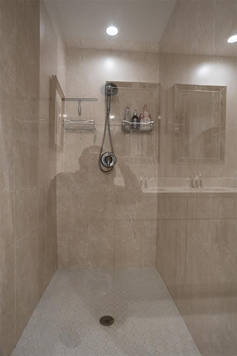 1208 E KENNEDY BLVD #518