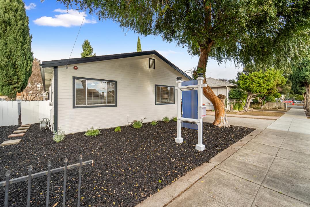 457 E Washington AVE