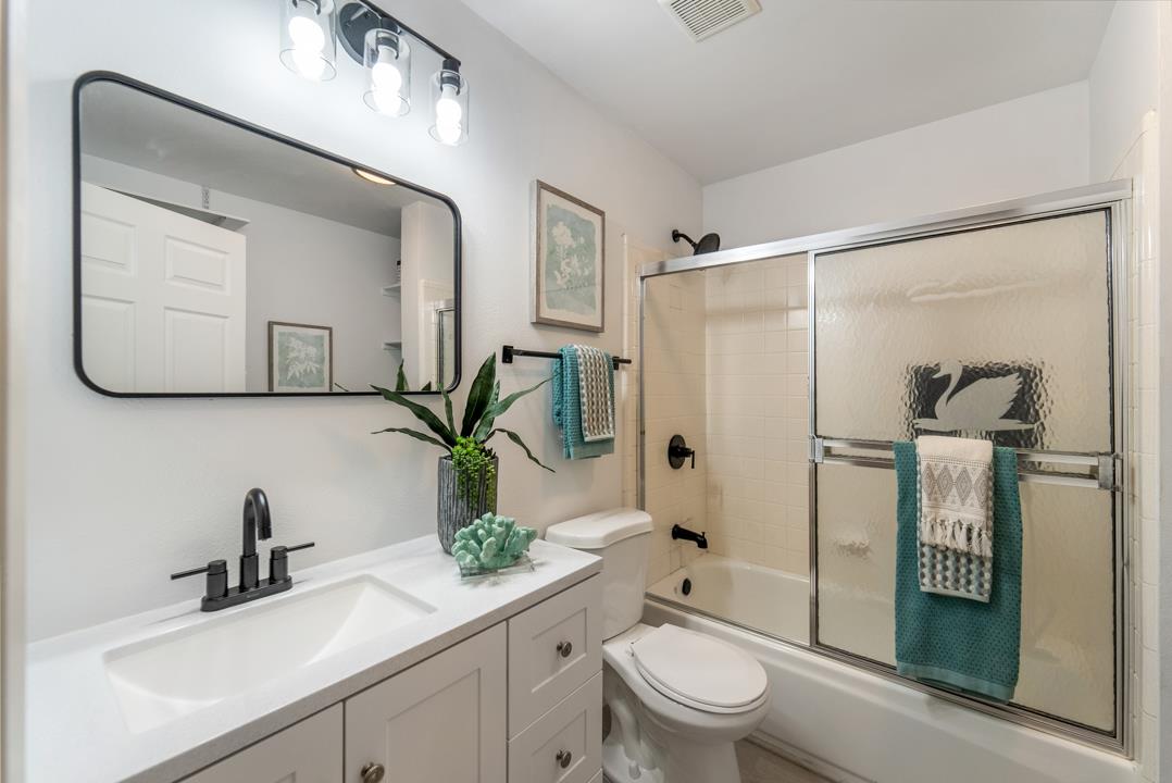 457 E Washington AVE