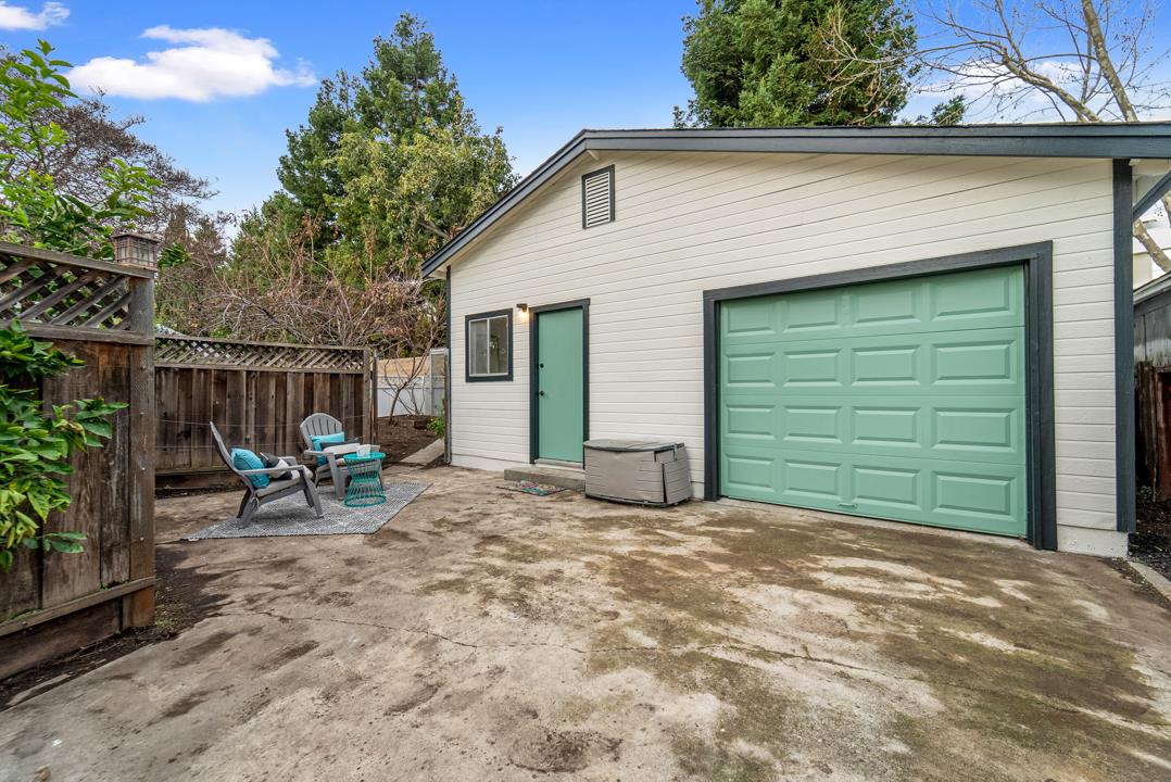 457 E Washington AVE