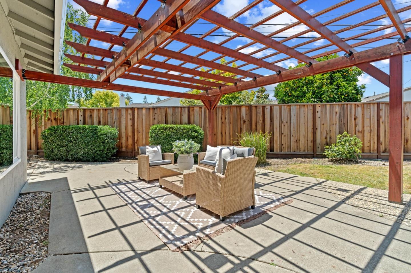 6561 Hidden Creek DR