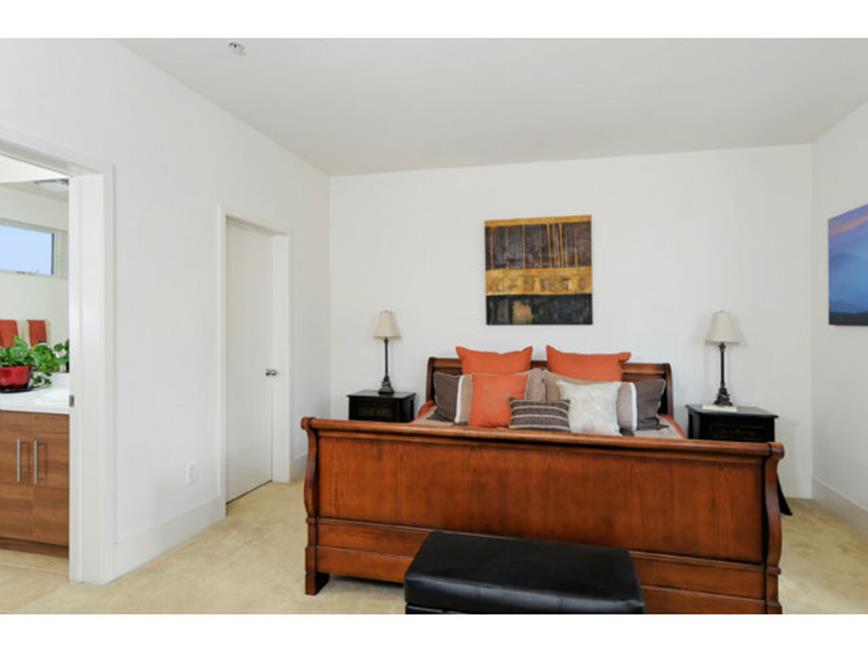 886 Altaire Walk