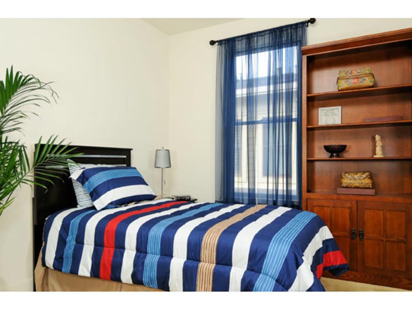 886 Altaire Walk