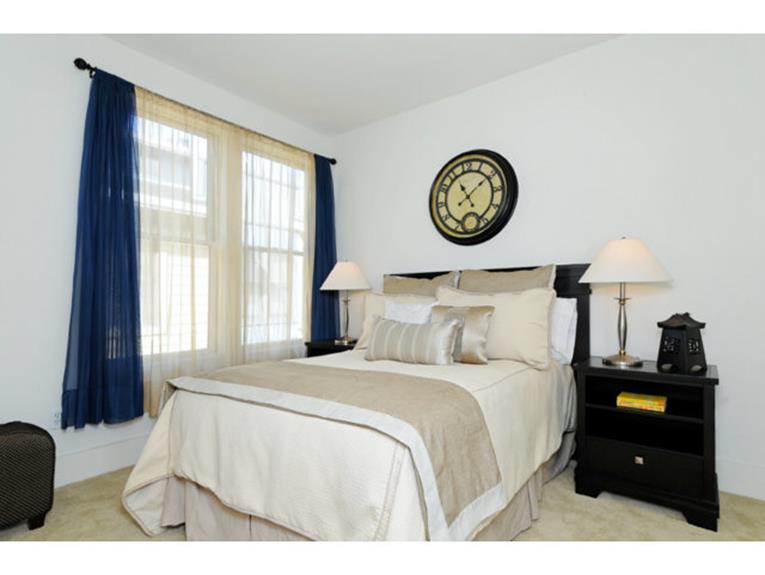 886 Altaire Walk