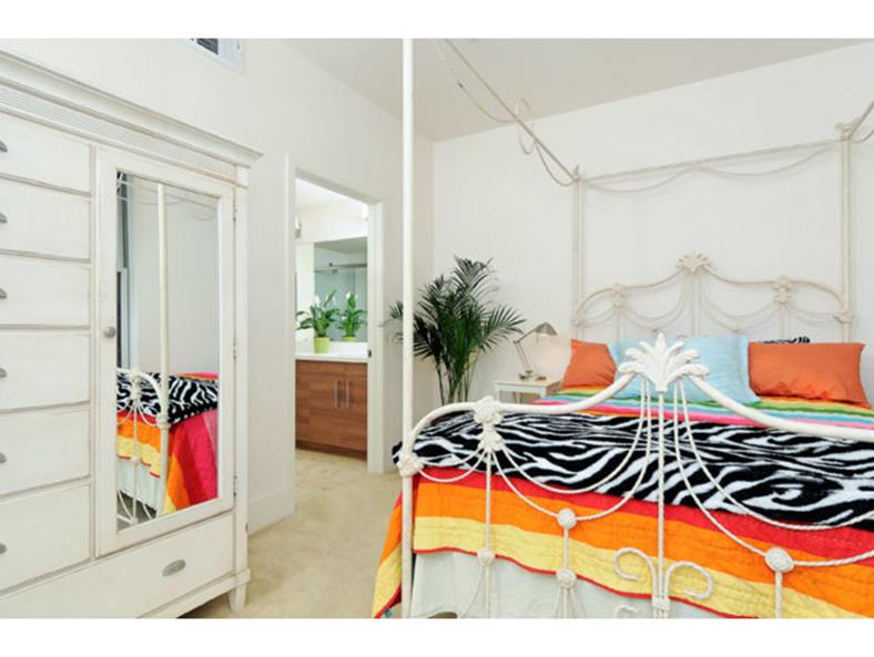 886 Altaire Walk