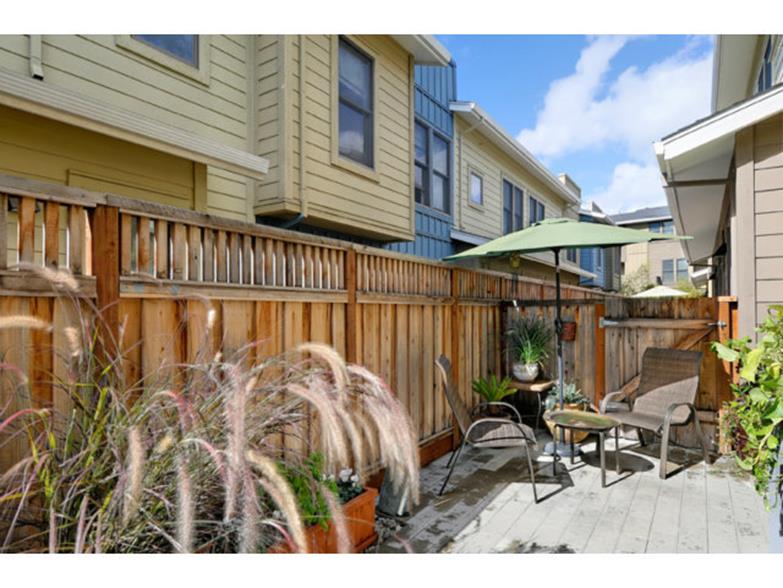 886 Altaire Walk