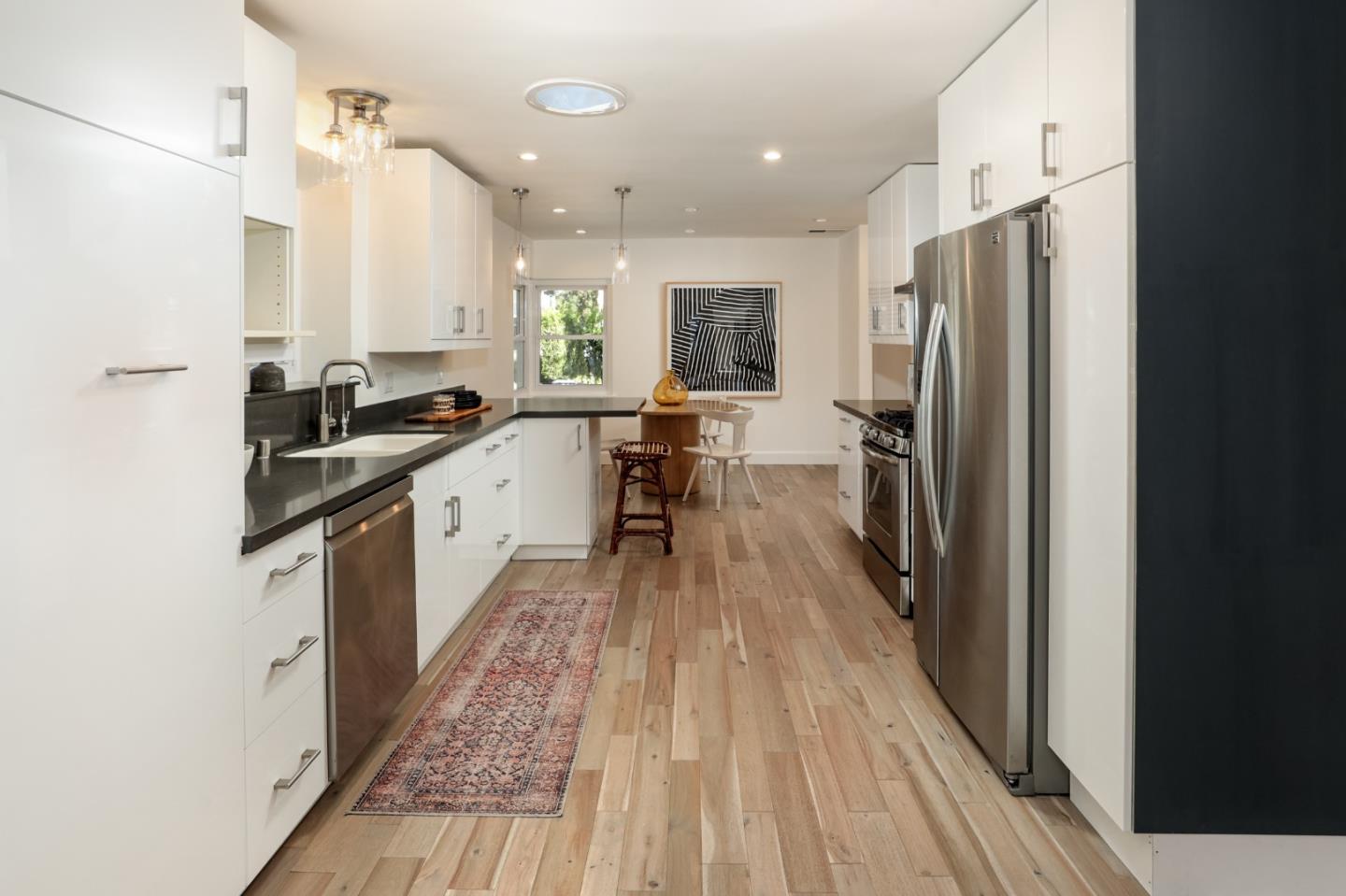 152 Del Monte AVE