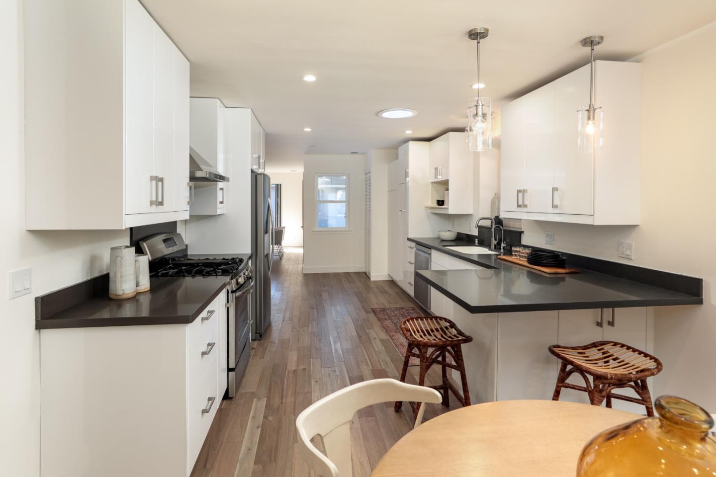 152 Del Monte AVE