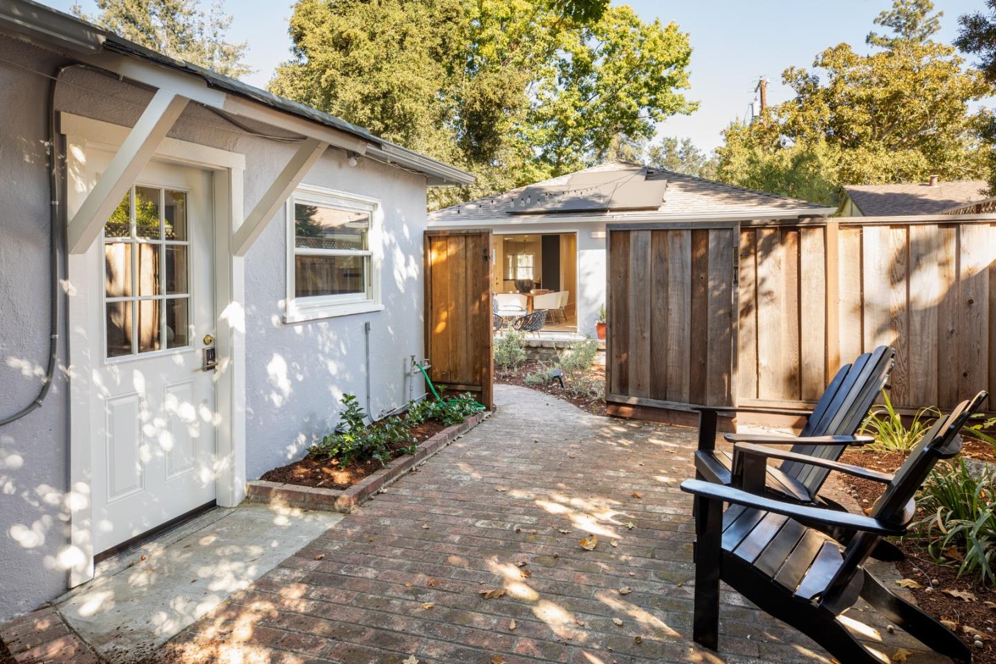 152 Del Monte AVE