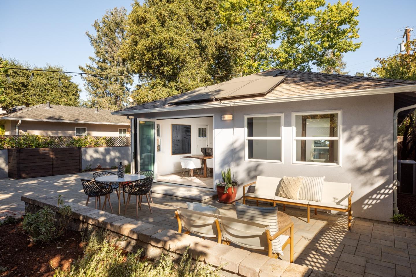 152 Del Monte AVE