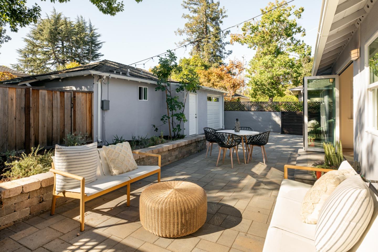 152 Del Monte AVE
