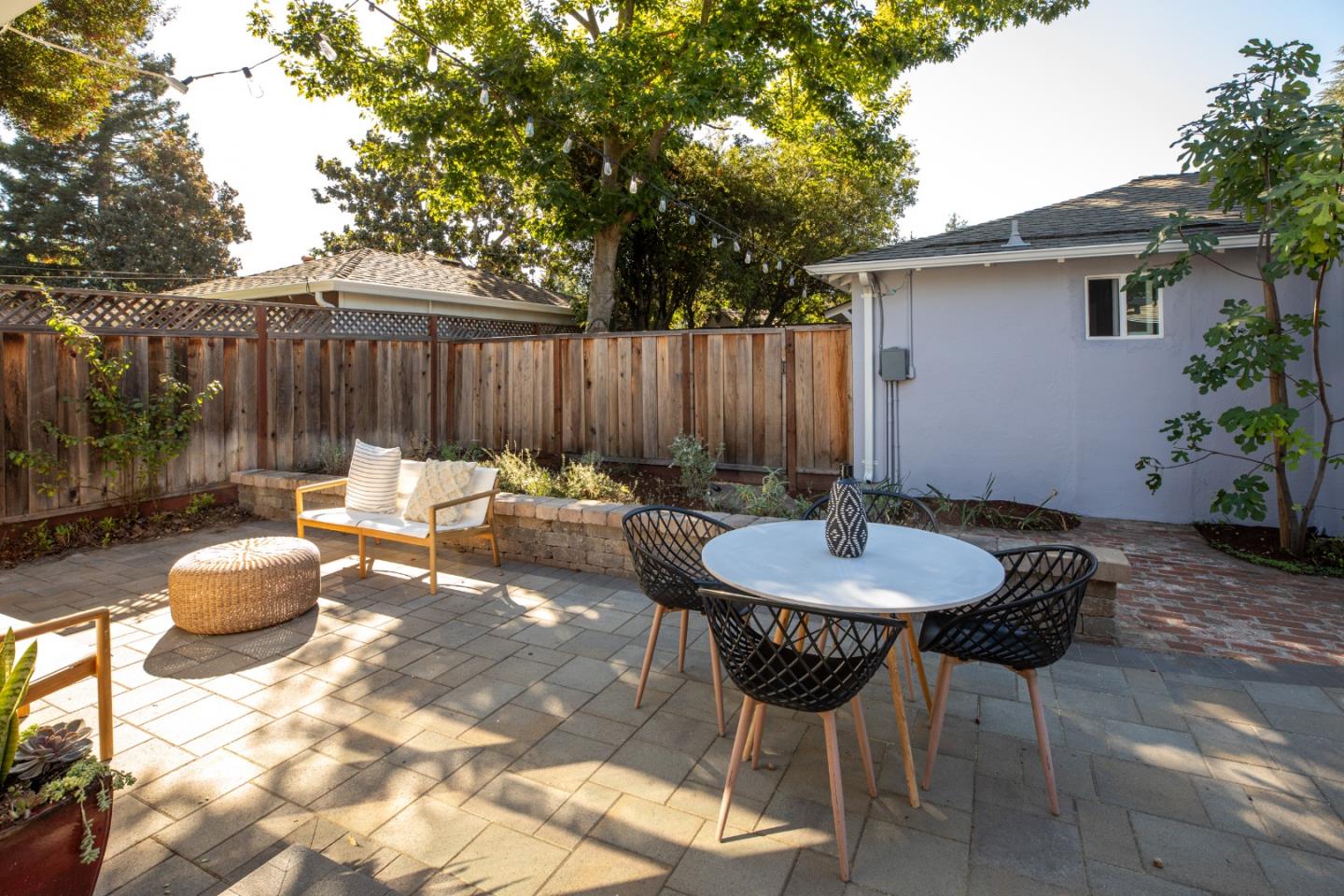 152 Del Monte AVE