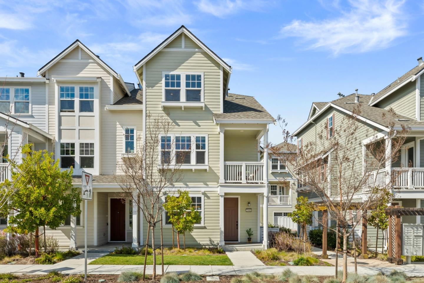 3908 Degree LN