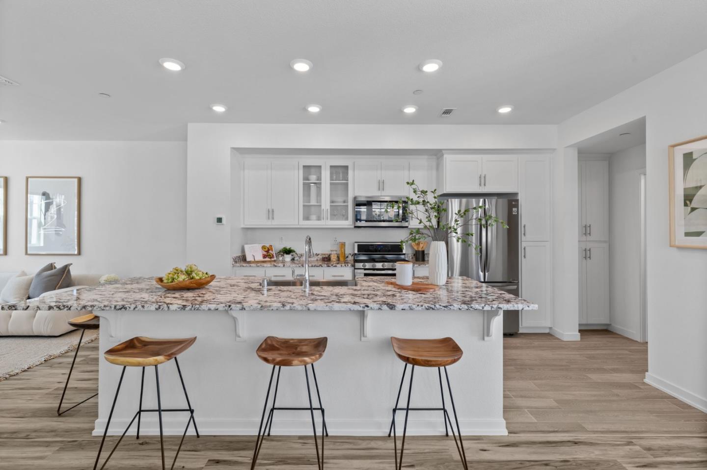 3908 Degree LN