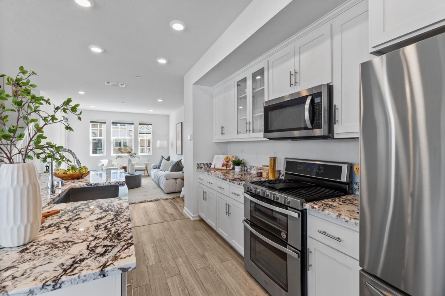 3908 Degree LN