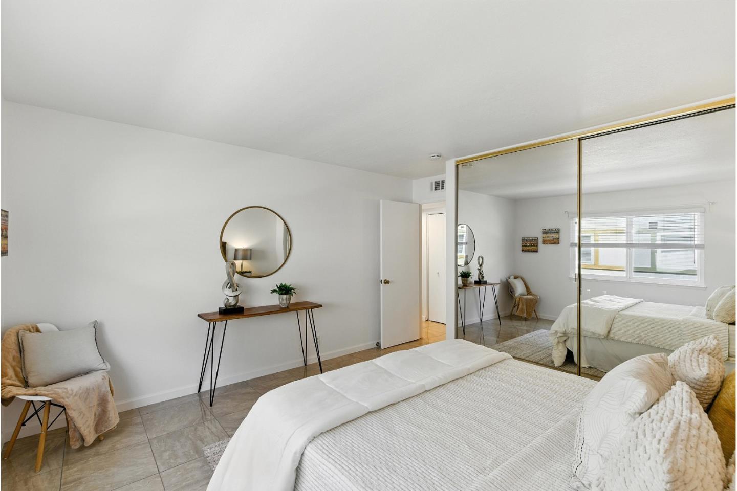 2454 West Bayshore Road 7
