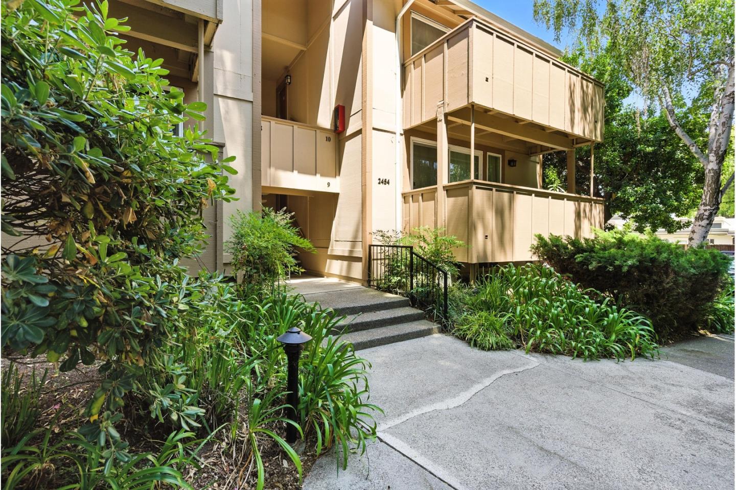 2454 West Bayshore Road 7