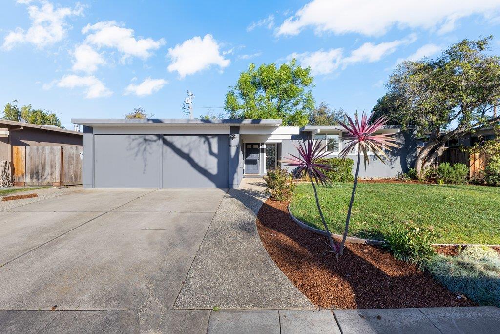 1484 Kingfisher Way