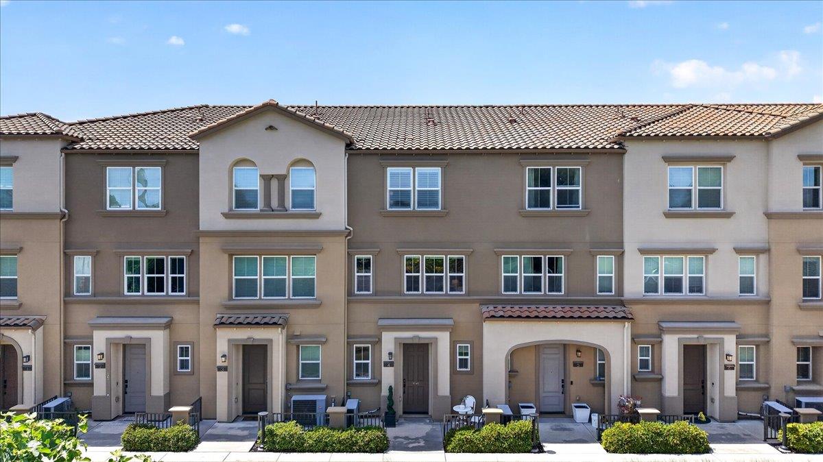 1340 Civic Center Drive 4